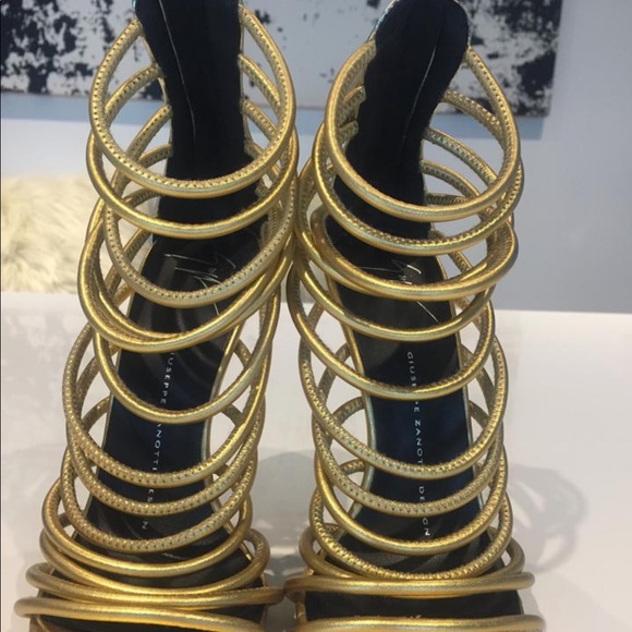 Giuseppe Zanotti Sandal w/ Gold Straps - Picture 5 of 6